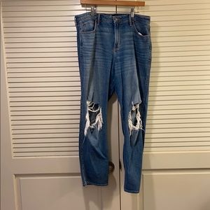 Holister Curvy ultra high rise mom jean